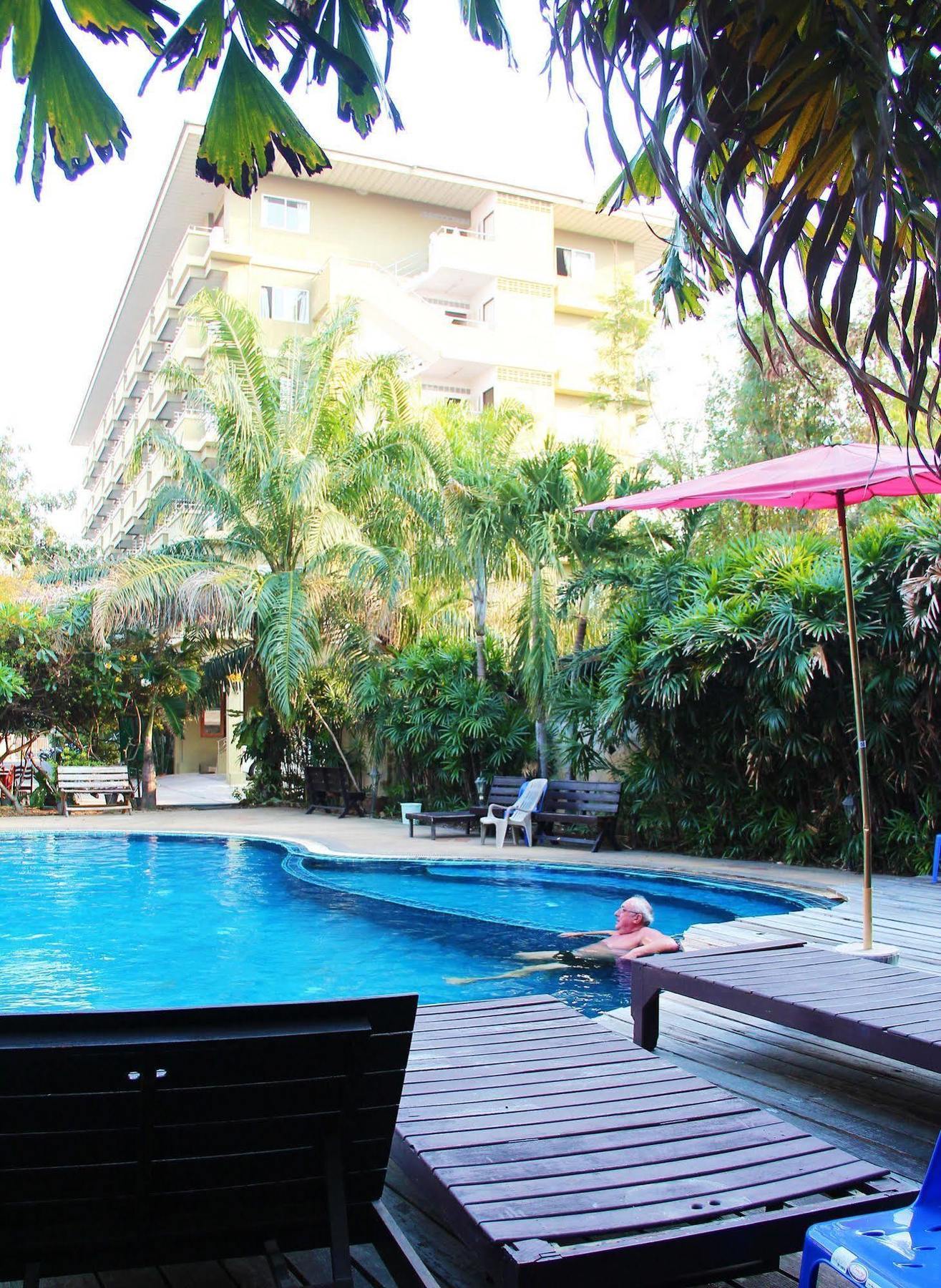 Royal Tycoon Place Hotel Pattaya Exterior photo