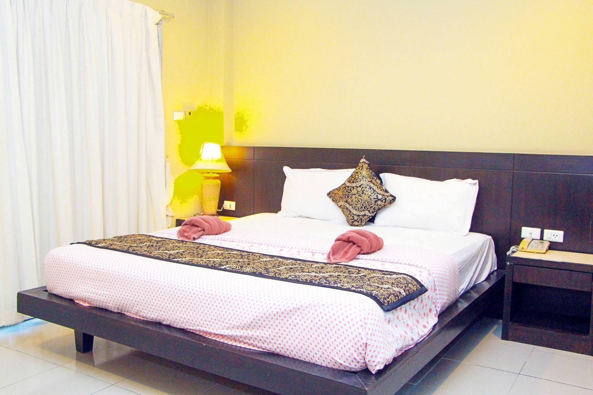 Royal Tycoon Place Hotel Pattaya Exterior photo