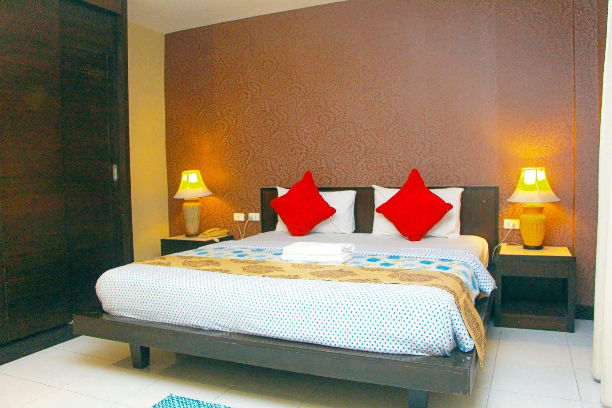 Royal Tycoon Place Hotel Pattaya Exterior photo