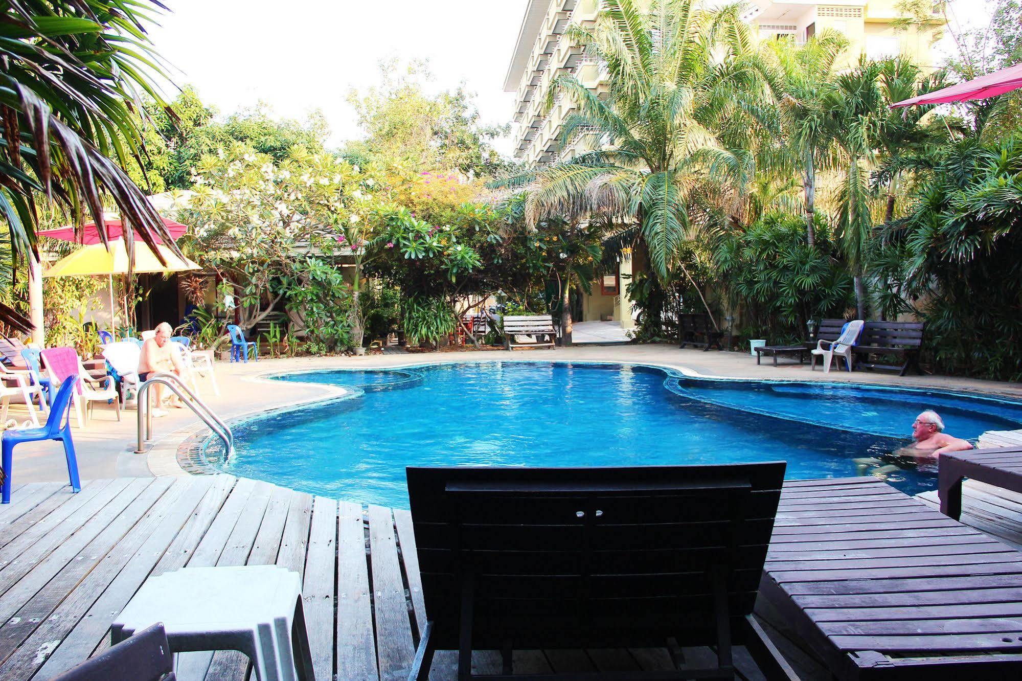 Royal Tycoon Place Hotel Pattaya Exterior photo